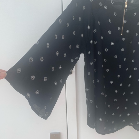 Light and flowy blouse - Picture 4 of 5